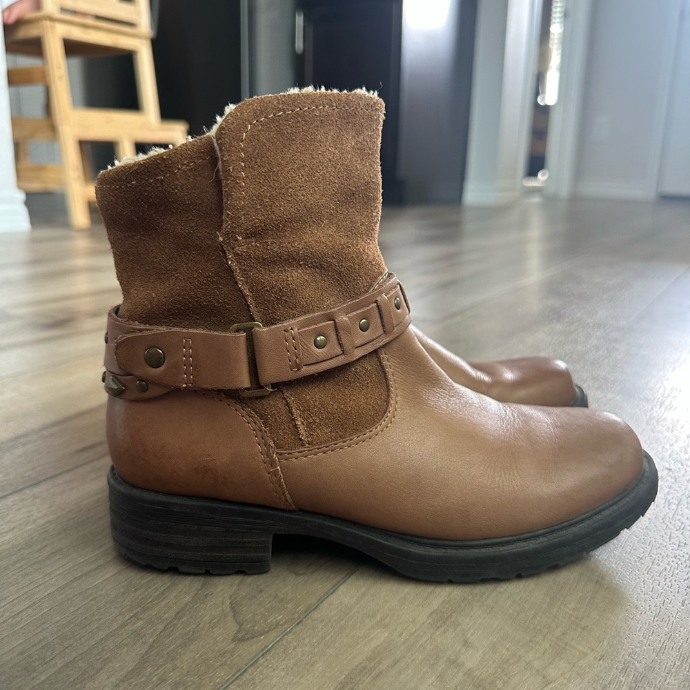 Earth Boots Artistic Onyx Almond size 6